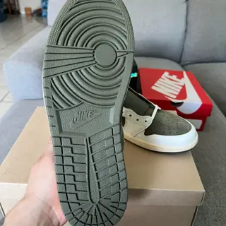 Jordan 1 9.5, 2002r phantom 8.5, Travis Medium Olive 13, Dunk High Sb Denim 8