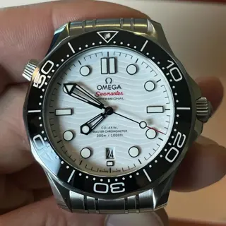 Omega Seamaster 300m white dial on bracelet, box & papers (serviced)