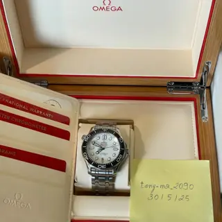 Omega Seamaster 300m white dial on bracelet, box & papers (serviced)