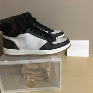 Louis Vuitton Monogram Rivoli SZ 8 NEW [$710]