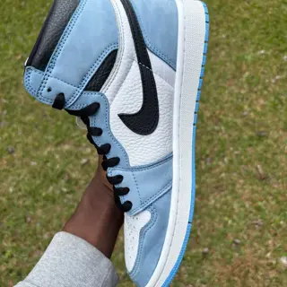 Jordan 1 University Blue size 9 $110