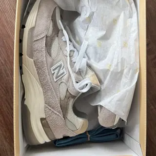 New Balance 992 Mushroom Moonrock US 7M $199 + shipping