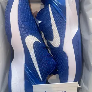Kobes Size 10