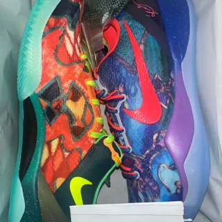 Kobes Size 10