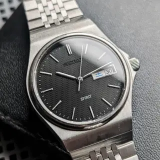 Seiko "Spirit" 7N48-7A10 Black Textured Dial, Integrated Bracelet, Screw Down Crown, March 1993! $129