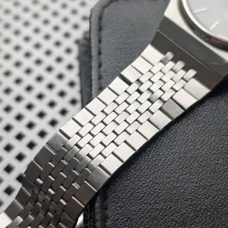 Seiko "Spirit" 7N48-7A10 Black Textured Dial, Integrated Bracelet, Screw Down Crown, March 1993! $129