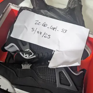 Sold - Jordan 4 Bred sz 10.5
