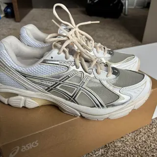 Price drop! 10M Asics gt 2160 Above The Clouds - $70, 12W/10.5M Jordan 1 low Velvet Black Toe - $70