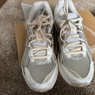 Price drop! 10M Asics gt 2160 Above The Clouds - $70, 12W/10.5M Jordan 1 low Velvet Black Toe - $70