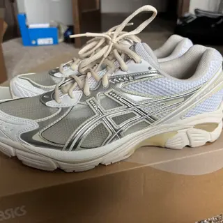 Price drop! 10M Asics gt 2160 Above The Clouds - $70, 12W/10.5M Jordan 1 low Velvet Black Toe - $70