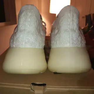 YEZZY 380 calcite glow sz.10.5 $120 OBO original box.