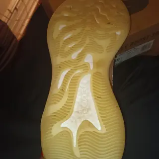 YEZZY 380 calcite glow sz.10.5 $120 OBO original box.