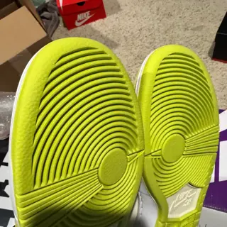 DS Nike SB Dunk low Fruity Pack Atomic Green Apple size 11: $210 shipped/invoiced