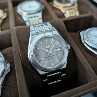 Seiko 5 Superior SNZ323