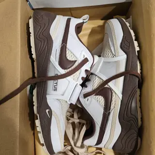 Travis Scott Field Jaxx- 10M- Used
