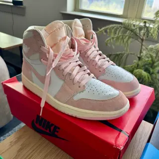 All used - Jordan 3 “Pine Green” (9.5), Jordan 3 “Washington Wizards”, (9.5), Jordan 1 “UNC Toe” (9.5), Jordan 1 “Washed Pink” (10.5) - $110/each