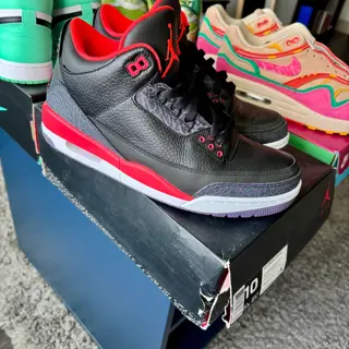(Worn Once) - $110 - 2023 Air Max 1 'Familia' (9.5), (Used) - $120 - 2013 Air Jordan 3 Retro 'Crimson' (10), (DS) - $60 - Dunk Low Pro SB 'Escargot' (9.5), (Used) - $80 - 2024 Air Jordan 1 Retro High OG 'Green Glow' (10)