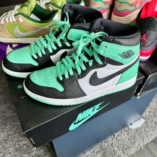 (Worn Once) - $110 - 2023 Air Max 1 'Familia' (9.5), (Used) - $120 - 2013 Air Jordan 3 Retro 'Crimson' (10), (DS) - $60 - Dunk Low Pro SB 'Escargot' (9.5), (Used) - $80 - 2024 Air Jordan 1 Retro High OG 'Green Glow' (10)