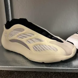 Yeezy 700 v3 Azael SZ 10.5 $80