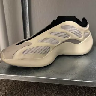 Yeezy 700 v3 Azael SZ 10.5 $80