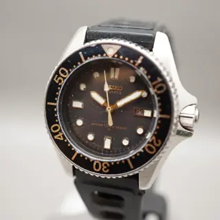 Vintage 1980 Seiko 2625-0010 Midsize 33mm Black Dial Diver Quartz Watch - $135