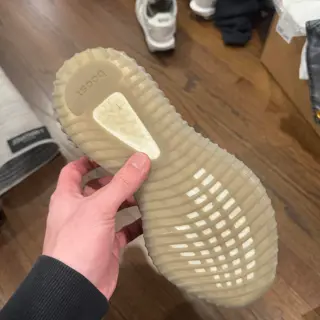 yeezy 350’s Sz 8.5-9 $100-$150
