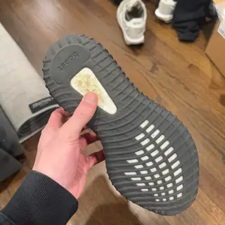 yeezy 350’s Sz 8.5-9 $100-$150
