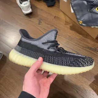 yeezy 350’s Sz 8.5-9 $100-$150