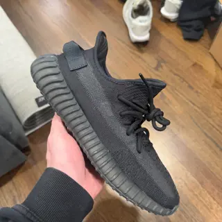 yeezy 350’s Sz 8.5-9 $100-$150