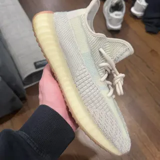 yeezy 350’s Sz 8.5-9 $100-$150